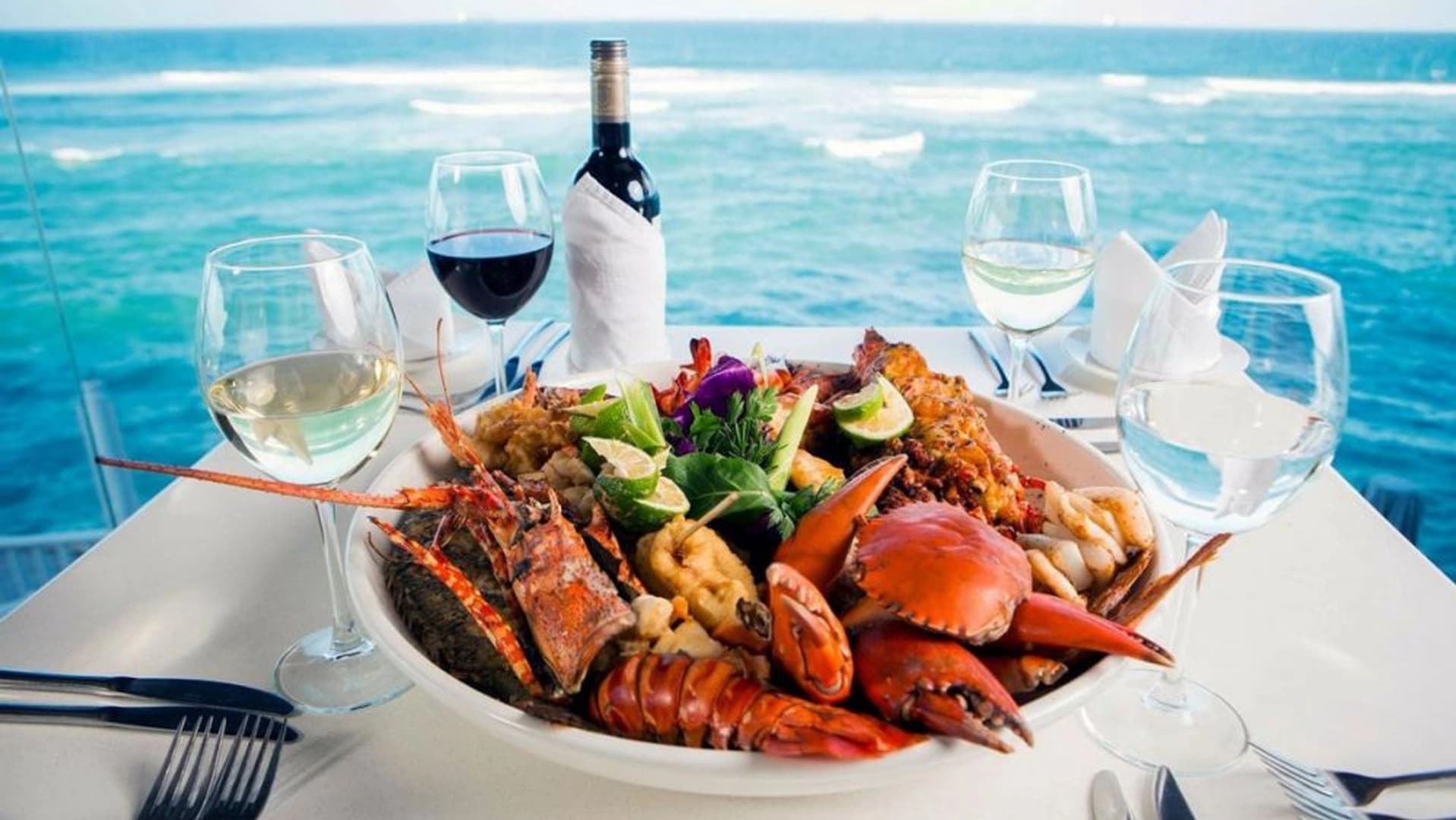 Day tour on a luxury motor yacht in Dubai - photo 5