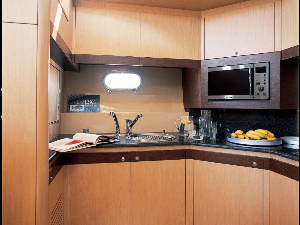 Ferretti 550 - photo 8