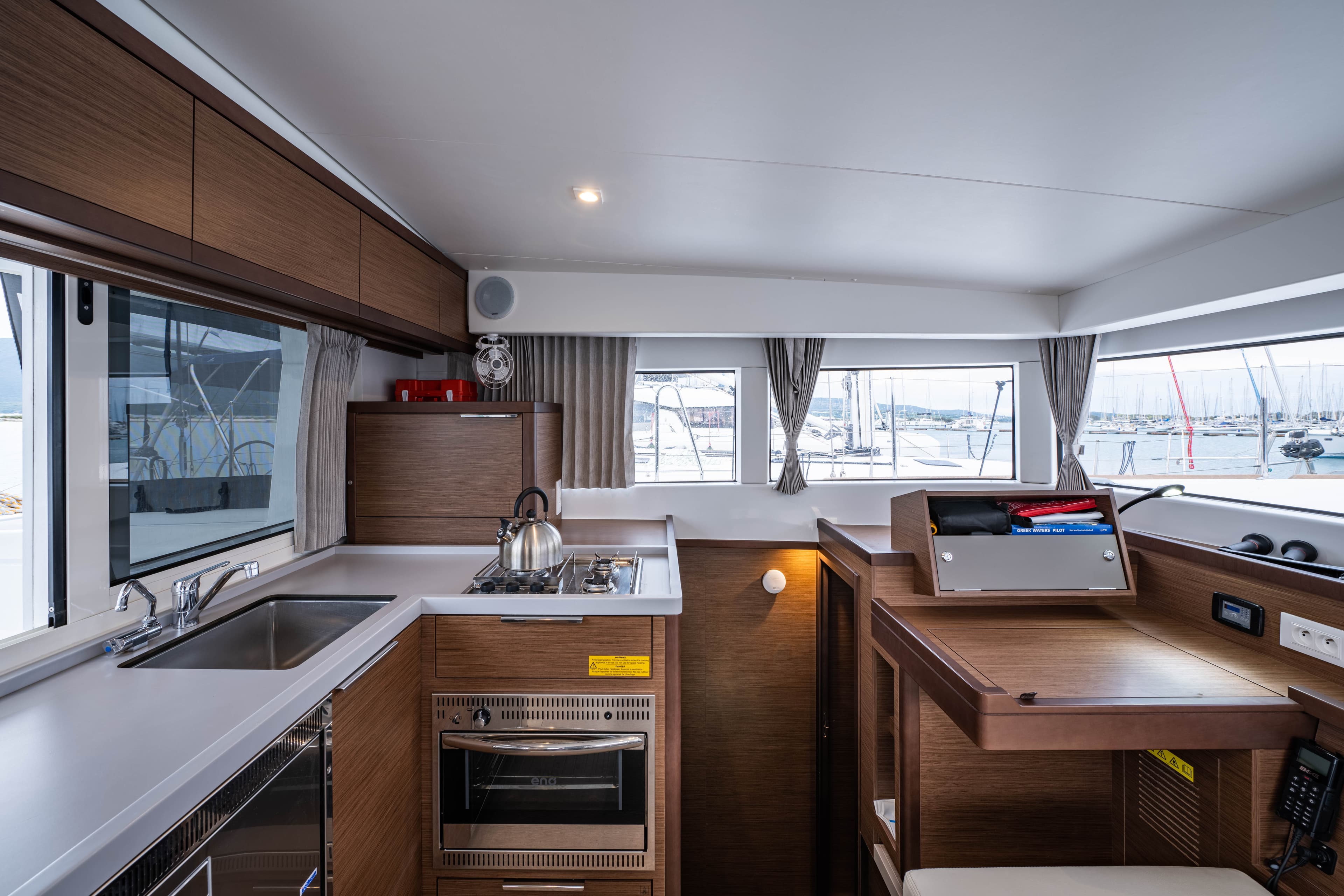 Lagoon 40 - photo 24